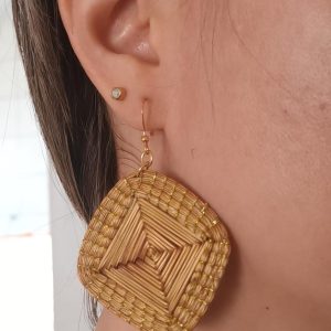 Natural square earrings